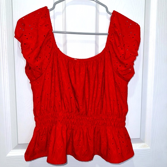 Red crop top. - Picture 4 of 5